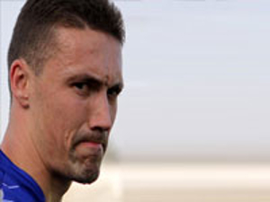 لوییز برای گرفتن گذرنامهاش به باشگاه استقلال رفت