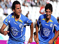 استقلال، شیرین فراز را گل‌باران كرد 