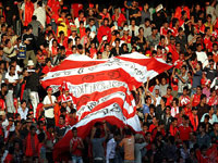 هواداران پرسپولیس در حال تسخیر استادیوم تختی