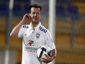 دونگا: نیمار بهتر است روی فوتبالش تمرکز کند