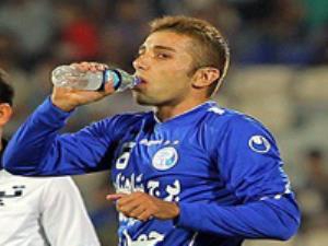 حسینی: خودم هم نمیدانم آبی هستم یا قرمز!