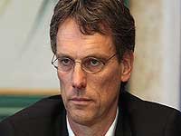 هنکه در بوندسلیگای 2، دستیار میشود