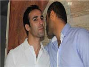 چاووشی به عیادت زارع رفت
