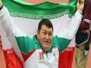 مدالمرا تقدیمایثارگران وخانوادههایشهدا میکنم