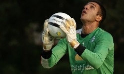 دروازه بان استقلال در راه پرسپولیس