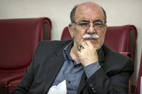 بخشی از بازیکنان سرباز را در اختیار فولاد بگذارند