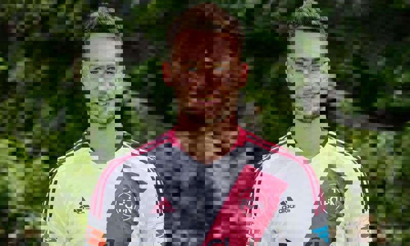 1002302