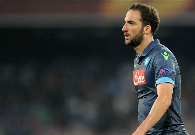 بنیتس: هیگواین مقصر حذفمان نیست