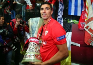 خوزه آنتونیو ریس با سویا تمدید کرد