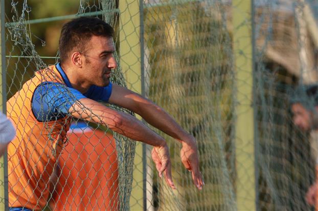 سکوت عجیب باشگاه استقلال در مورد حنیف