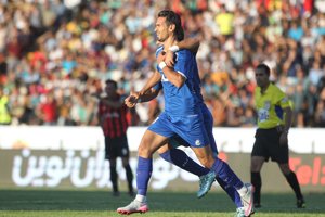 فتح روحیه بخش با گلهای شهباز