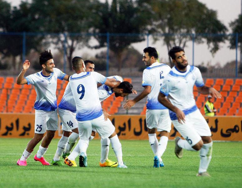 خواسته بودیم ملوان رو به جلو بازی کند