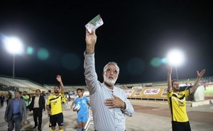 رخصت بازیکنان سپاهان از حسین فرکی