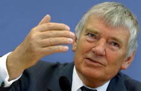 وزیر سابق آلمان: لغو یورو2016 احمقانه است