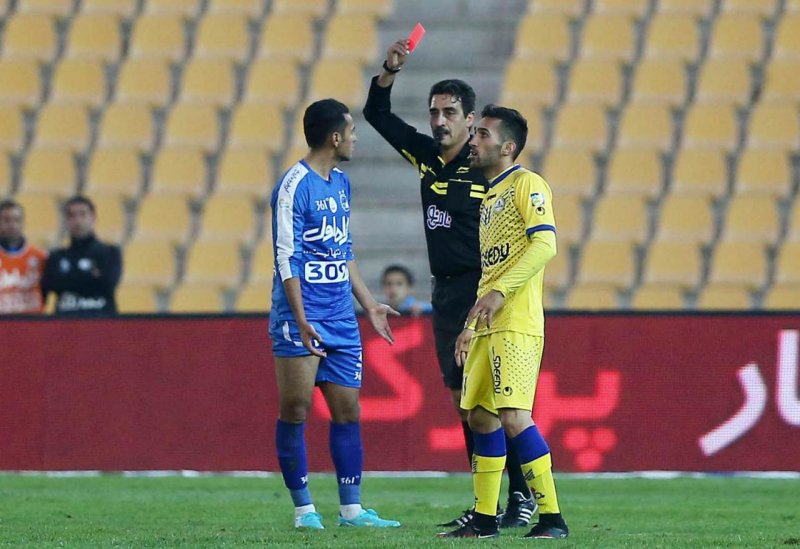 استقلال و تراکتور هر کدام یک محروم دارند