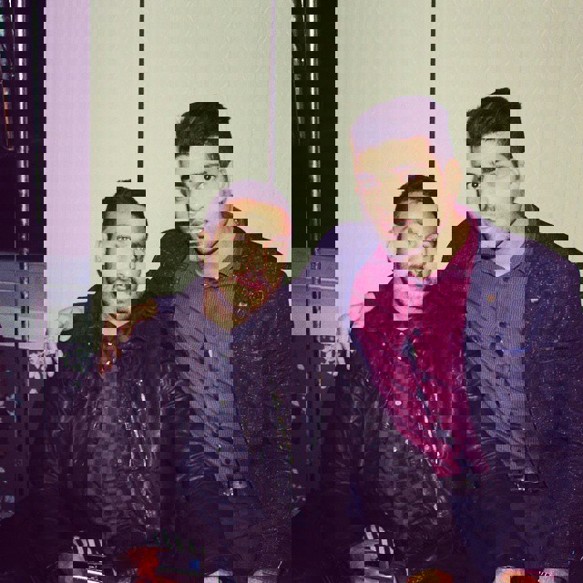1077977