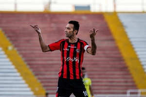 عنایتی: چرا داور 5 ثانیه دیرتر سوت نزد ؟