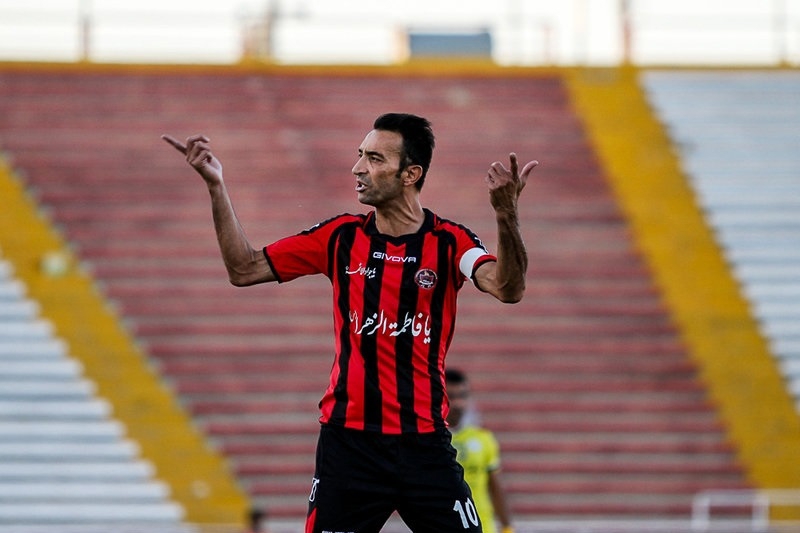 عنایتی: چرا داور 5 ثانیه دیرتر سوت نزد ؟