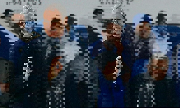 1081305