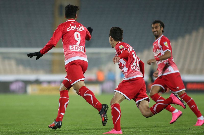 صدرنشینی هدیه پرسپولیس به استقلال