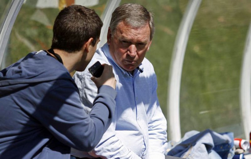 کلمنته: برخی حرکات پیکه مثل اوباش است