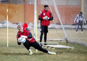 جروبحث دو بازیکن جوان پرسپولیس در تمرین