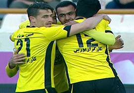 سه امتیاز سرد سوغاتی سپاهان از مشهد