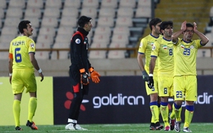 دستکش قرمز بیرانوند سوژه شد