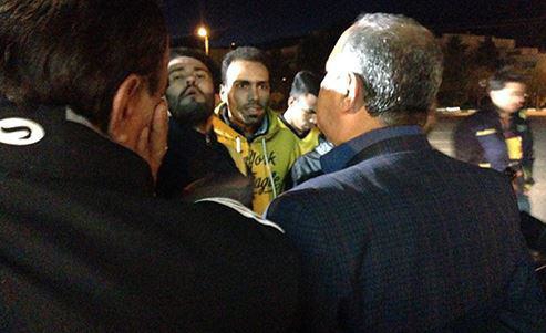 حمله هواداران به مدیرعامل سپاهان (عکس)