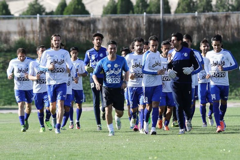 تشویق استقلالی ها برای ادامه لیگ