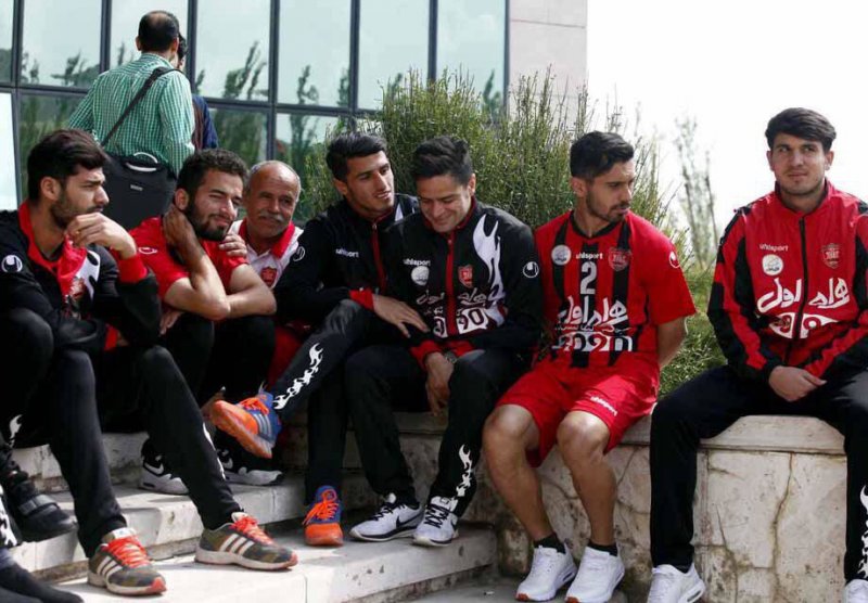 شکستهشدن شیشه اتوبوس پرسپولیسیها