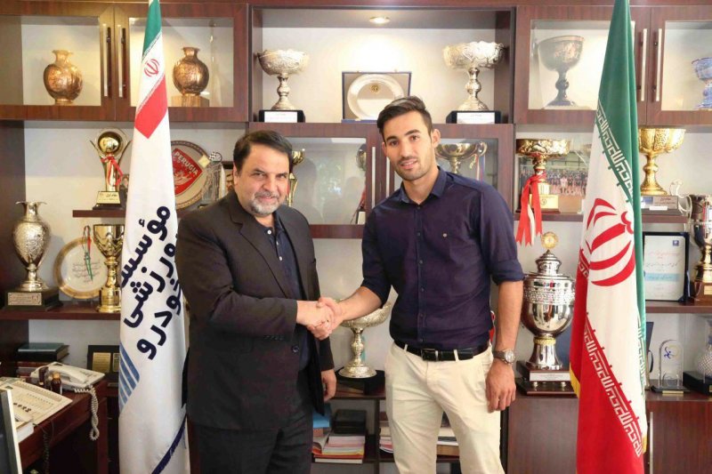 خرید لیگ یکی برای تیم پیکان