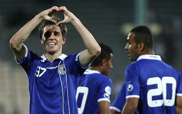 گریهی ستاره استقلال در گفتگوی زنده اینستاگرامی