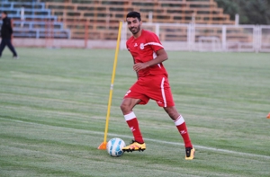 پرده گوش مدافع تراکتور پاره شد