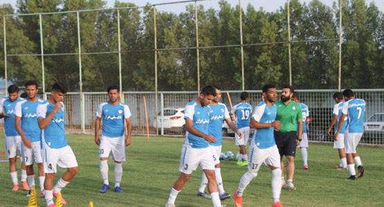 استاندار در تمرین استقلال خوزستان