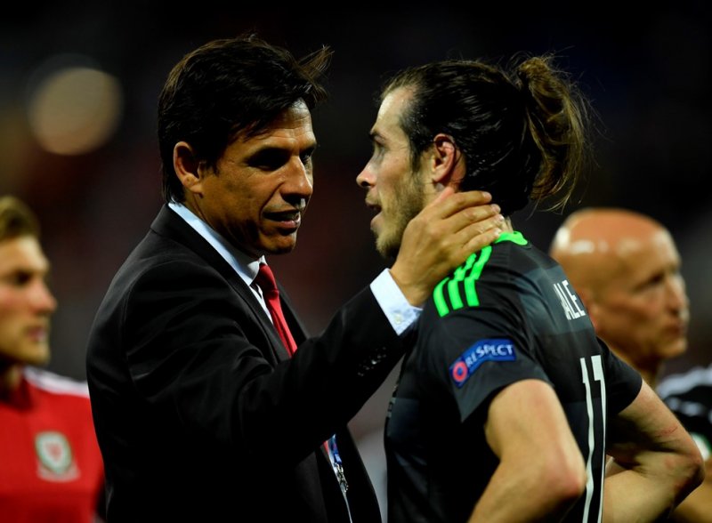 بیل تحت فشار انتقادها نیست