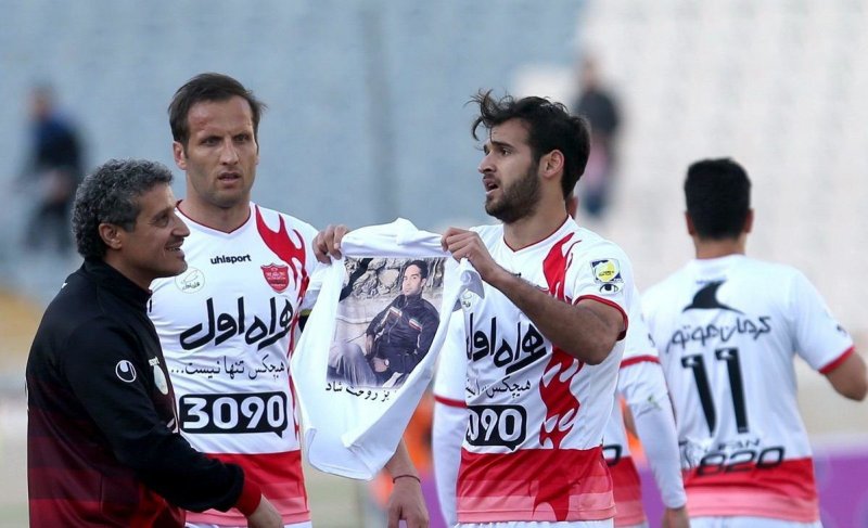 نوراللهی با پرسپولیس تمدید کرد