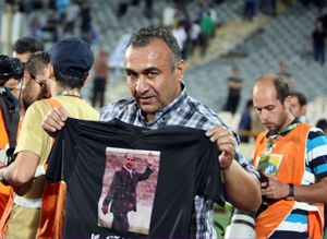 تشکر خانواده مظلومی از دست نشان