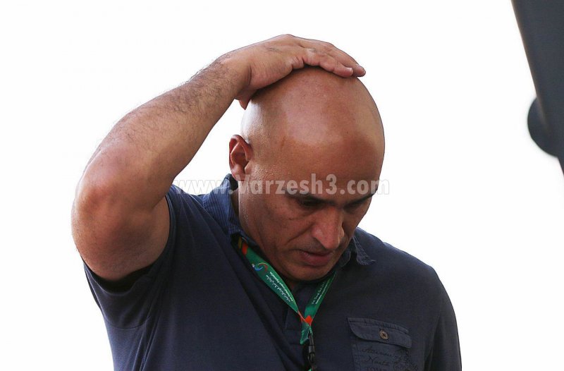 منصوریان زیر بار دستیار می‌رود؟