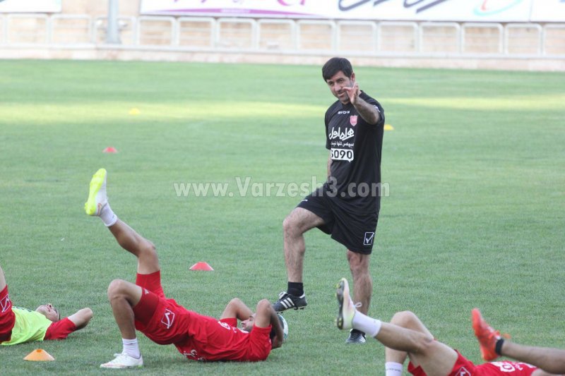 وقتی کریم باقری نوشاد عالمیان می شود!