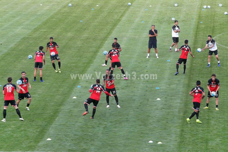 هجوم دوربین‌های خارجی به تمرین تیم ملی