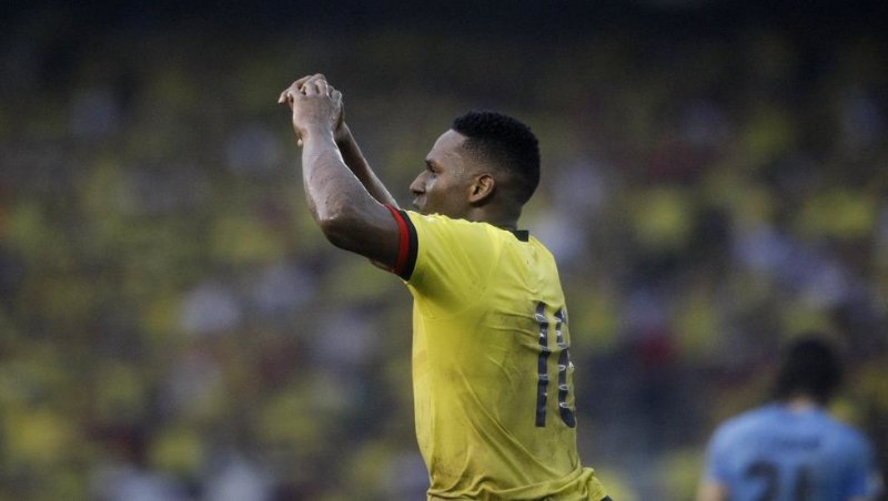 امضای پیش قرارداد بارسلونا با مدافع کلمبیایی