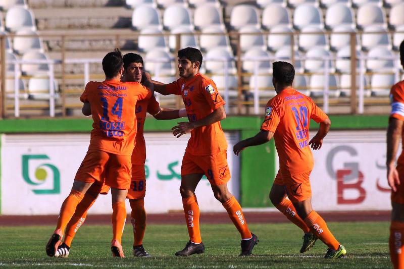 توضیح بازیکن سایپا درباره نبستن بند کتانی