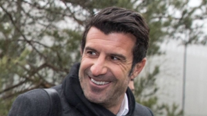 فیگو: رئال نباید قهرمانی را به بارسا تقدیم کند