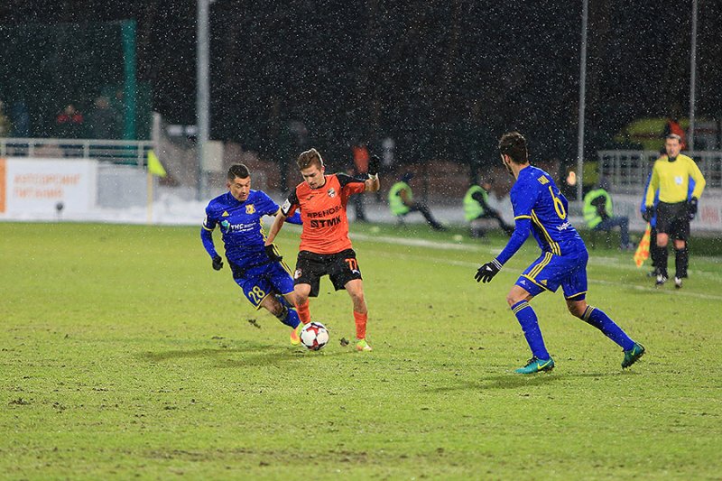 آزمون نبود، روستوف باخت