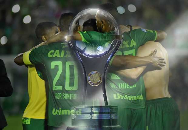 اهدای جام قهرمانی سودامریکانو به چاپه کوئنزه