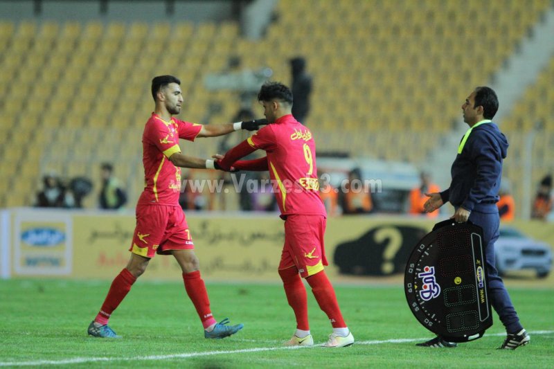 آلکثیر: گلم را به علی کریمی تقدیم میکنم