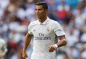 کریس رونالدو: نگذارید دیبالا به بارسلونا برود