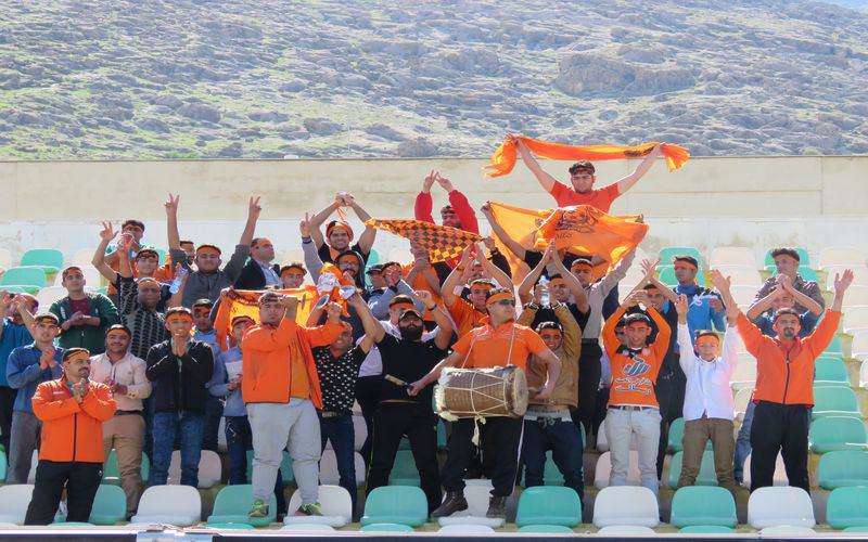 باهنر کرمان در انتظار ترمیم سکوها