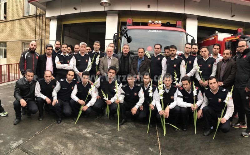 خوردبین:در غم خانواده آتشنشانان شریکهستیم